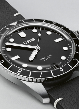 Oris Divers Sixty-Five 12H Calibre 400