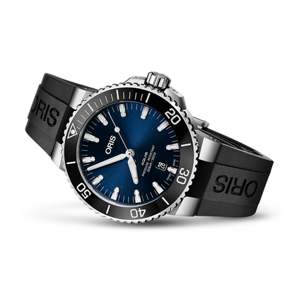 Oris Aquis Date Blue 43.5mm