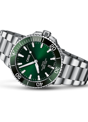 Oris Aquis Date Green 41.5mm