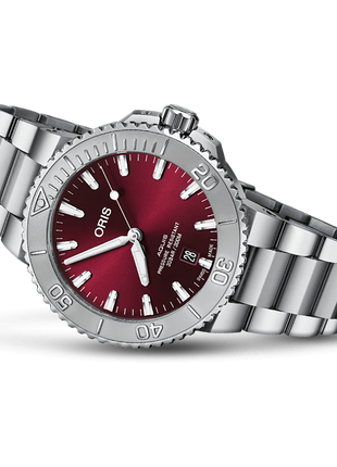 Oris Aquis Date Relief Red 41.5mm