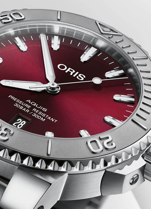 Oris Aquis Date Relief Red 41.5mm
