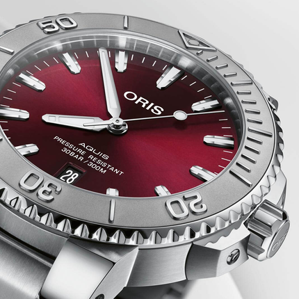 Oris Aquis Date Relief Red 41.5mm