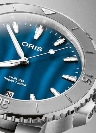 Oris Aquis Date MOP Aegean Blue 36.5mm