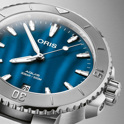 Oris Aquis Date MOP Aegean Blue 36.5mm