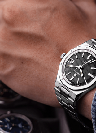 Nivada Grenchen F77 Black with Date