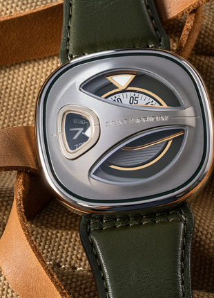 SEVENFRIDAY ME1/02