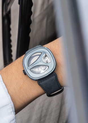 SEVENFRIDAY ME3/01