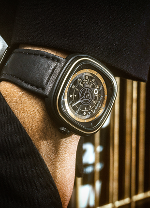 SEVENFRIDAY T2/06