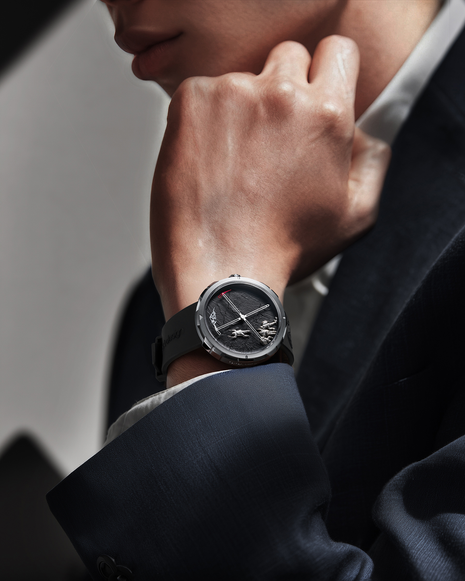 CIGA DESIGN Everest China 45mm automaton watch worn on the wrist
