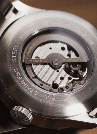 Caseback of Laco Augsburg 39 MB 39mm automatic pilot watch with black Type A dial and stainless-steel bracelet