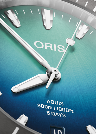 Gradient blue dial of the Oris Great Barrier Reef Limited Edition IV