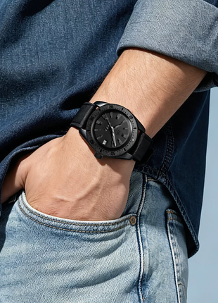 Shanghai Watch Commander Sniper 37.5mm black automatic dive watch worn on the wrist